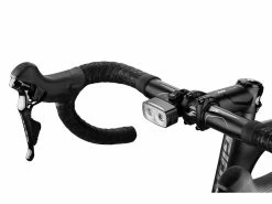 Eclairage Vélo Avant Giant Recon HL 200 Lumens -VTT Soldes Magasin eclairage velo avant giant recon hl 200 lumens action 3