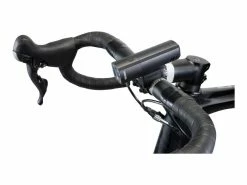 Eclairage Vélo Avant Giant Recon HL 700 Lumens -VTT Soldes Magasin eclairage velo avant giant recon hl 700 lumens action 2